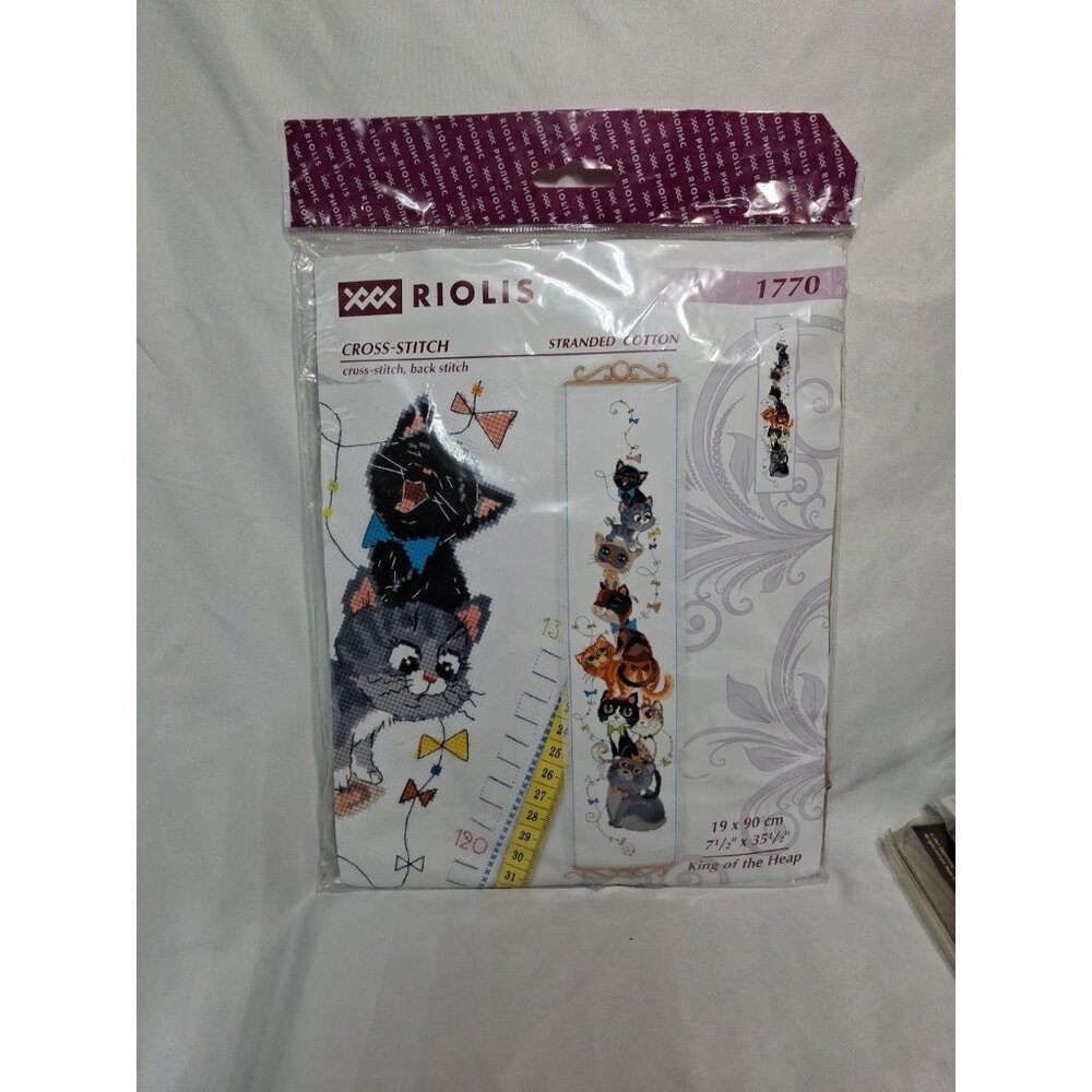 Riolis Counted Cross Stitch Kit, CATS King of the Heap, 14 Aida, 7.5"x35.5 LARGE